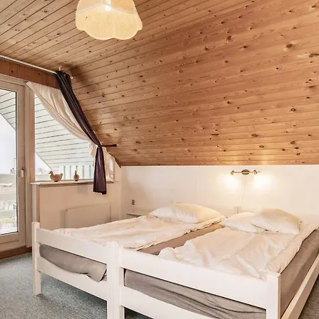 6 Person In Hesselager-by Traum